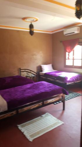 2 twin beds