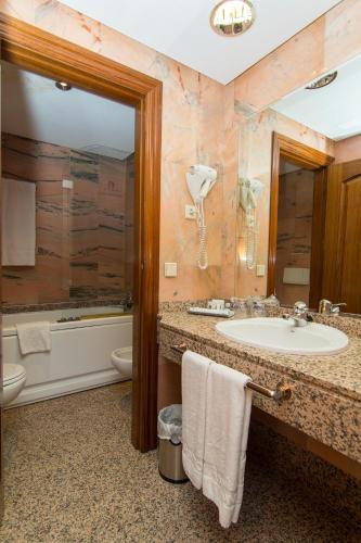 Hotel San Antonio - image 6