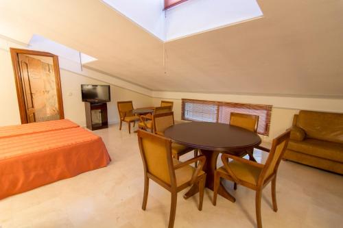 Hotel San Antonio - image 11