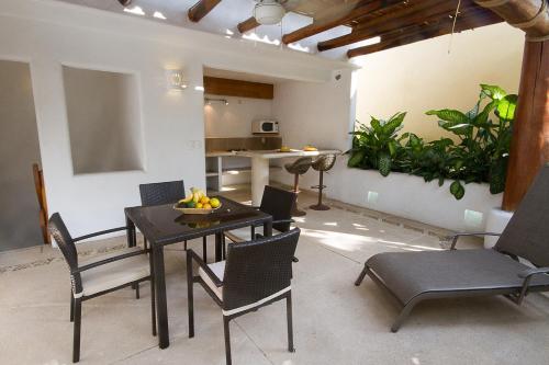 Villas Naomi – Zihuatanejo, KY
