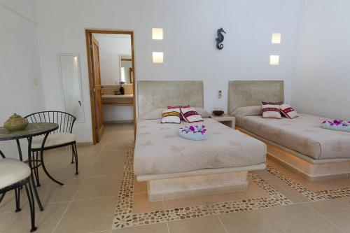 Villas Naomi – Zihuatanejo, KY