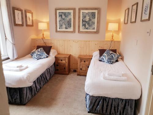 2 twin beds