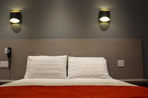 Motel Chez Nous Motel Chez Nous is a popular choice amongst travelers in Laval (QC), whether exploring or just passing through. The property offers a wide range of amenities and perks to ensure you have a great time.