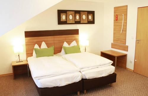 Hotel Hecht Garni 1.2km von Romy-Schneider-Straße entfernt