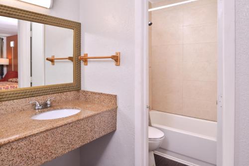 Americas Best Value Inn Richmond - image 8