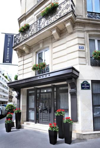 Entrance, Hotel Bassano in 16th - Trocadero