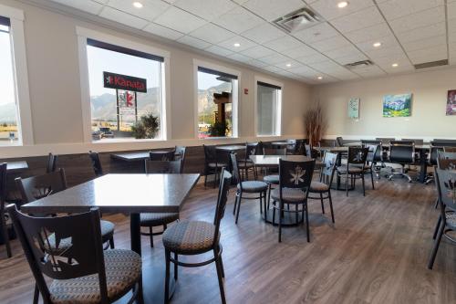 Restaurant, The Kanata Inns Invermere in Invermere (BC)