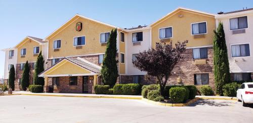 Entrance, Super 8 By Wyndham Kingman in Kingman (AZ)