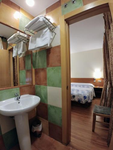 Hostal Prada Borges - image 6