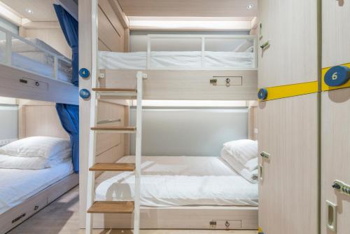 Bed in 6-Bed Mixed Dormitory Room image 10