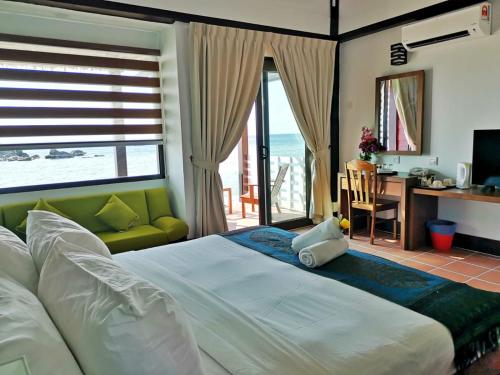 Paya Beach Spa & Dive Resort - Tioman Island