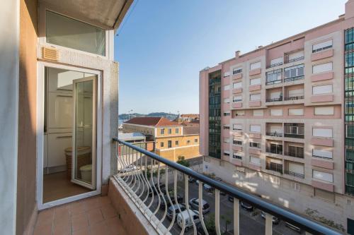Belem 2BR with Balcony & City Views by LovelyStay 2