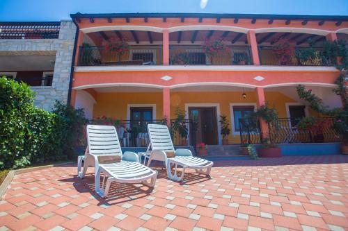  Apartment Luan in Dračevac