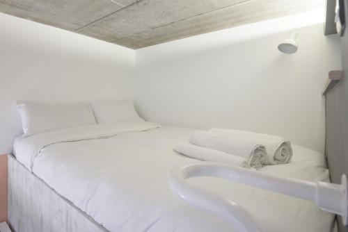 room2 Southampton Hometel - image 12