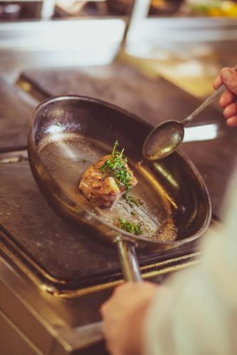 Ételek és italok, Hueber der Wirt in St. Anton An Der Jessnitz