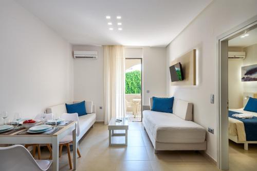 Marinos Beach Hotel - image 10