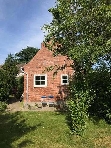 Schönes Ferienhaus mit Garten & Mid Century Möbeln in Strand nähe Avendorf in Avendorf auf Fehmarn, Deutschland