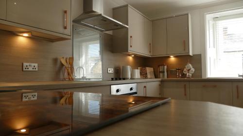 кухня, Riverside Apartments in Карлюк