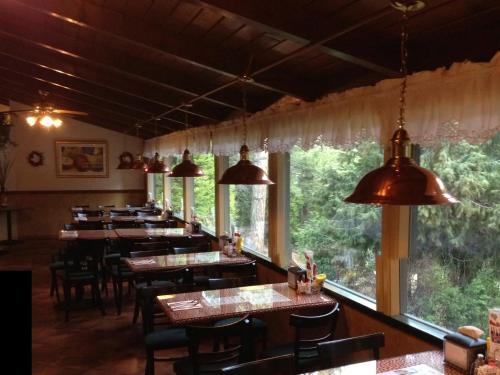 Strawberry Inn - image 9