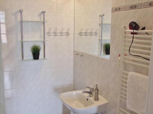 Old Town Square Apartments - image 12