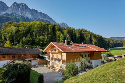 Ferienwohnungen Pfanzelter - Apartment - Grainau