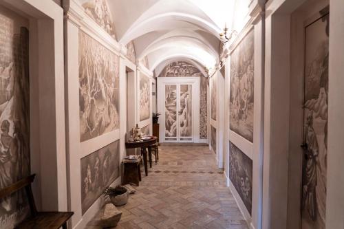 Dante's Hell B&B, Rome