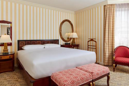 Orchard Hotel - image 2