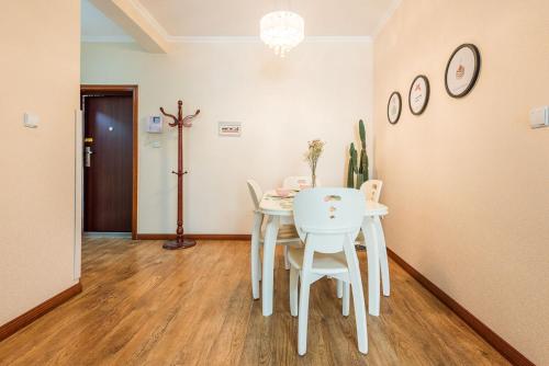 . Xichang·Beside The Qiong Hai Wetland Park Locals Apartment 00163040