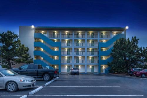 Best Western Plus Holiday Sands Inn & Suites