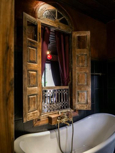 Restaurant, Chateau Orientale Resort in Ban Xieng Lom