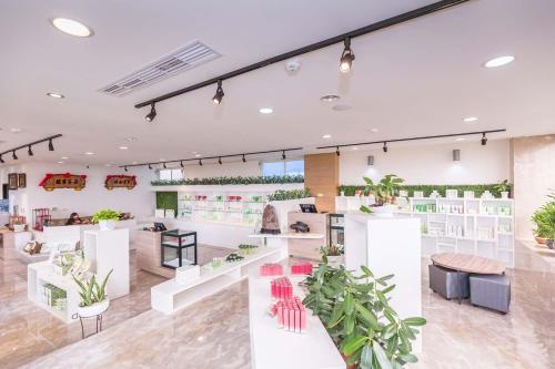 Tien Hsiang Lin Sea Dragon King Hotel near Siyu