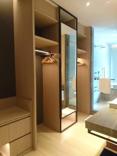 room detail thumbnail 1