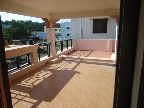 Deluxe Double Room (2 Adults + 1 Child) image 1