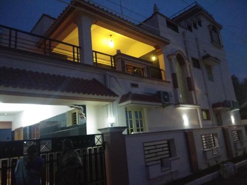 Deluxe Double Room (2 Adults + 1 Child) image 2