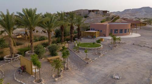 Buitenkant, Zman Arava in Tsukim