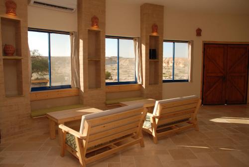 Restaurant, Zman Arava in Tsukim