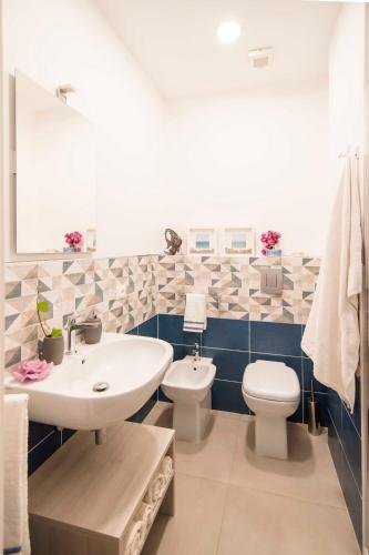Double Room with Private Bathroom image 1