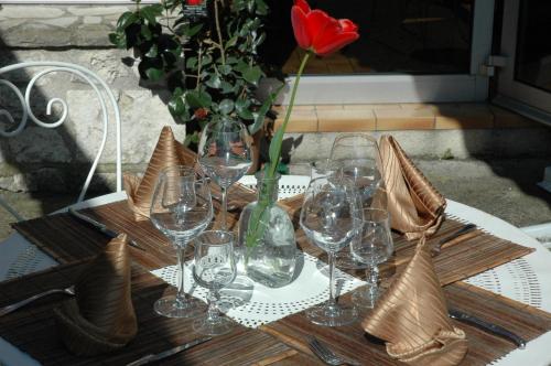 Logis Hôtels - Hôtel et Restaurant Les Voyageurs (Logis Hotels - Hotel et Restaurant Les Voyageurs) in 圖爾農達熱奈