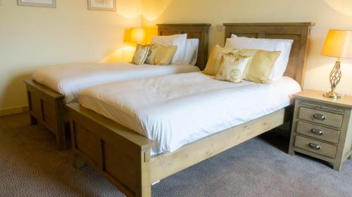 2 twin beds