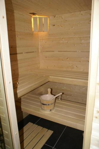 Sauna, Holiday home Brokantie in Roosdaal