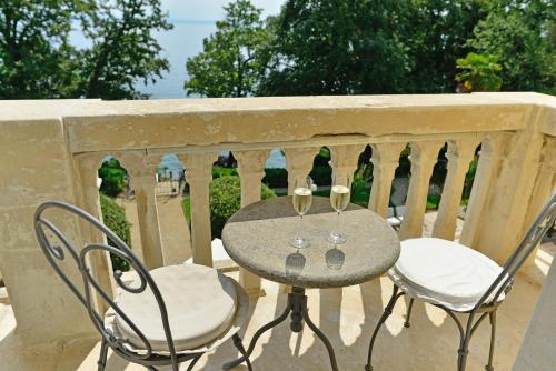 Hotel Villa Astra - image 2