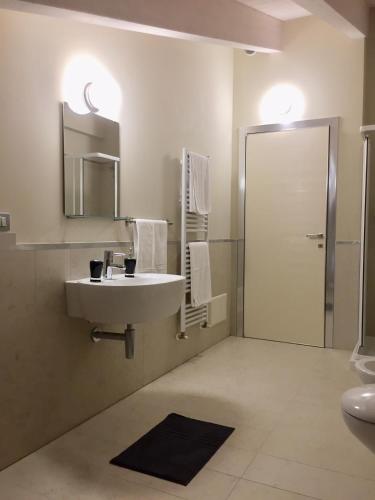 RESIDENZA VIRGILIANA SUITE con terrazza-Centro Storico 2