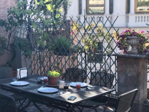Giuturna Boutique Hotel - image 12