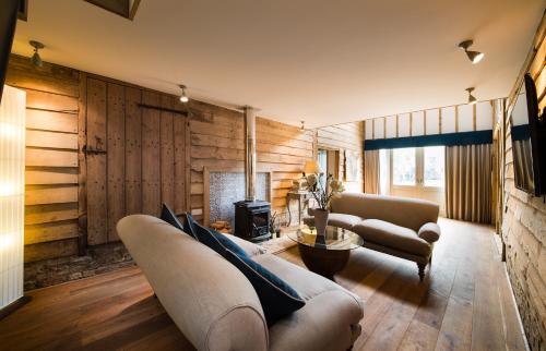 Retreat East - image 7
