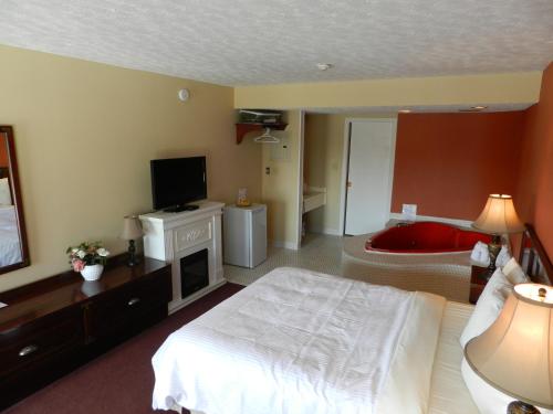 Queen Room with Hot Tub