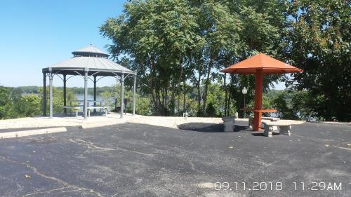 Rivers EDGE MOTEL