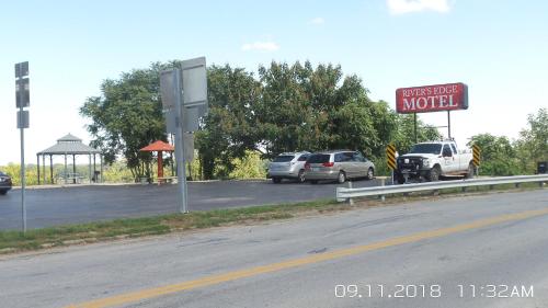 Rivers EDGE MOTEL