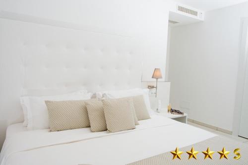 1 king bed, 1 sofa bed