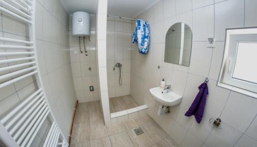 Studio Apartment - image 2