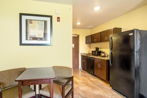 Cobblestone Hotel & Suites - Paxton - image 5